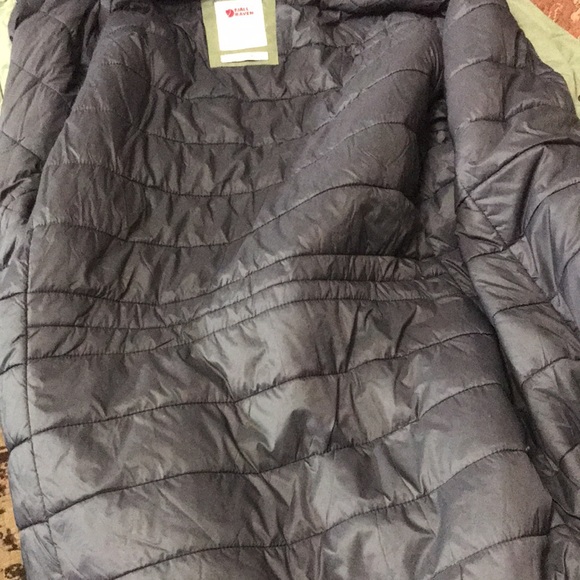 FJALLRAVEN Women’s Luxury Coat - Picture 12 of 15